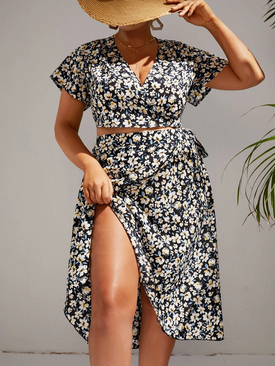 SHEIN VCAY 大碼碎花短款上衣和圍裹側繫帶半身裙 - 彩色 - 查看 1