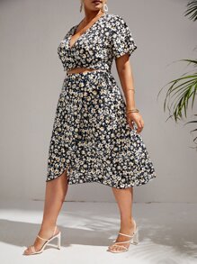 SHEIN VCAY 大碼碎花短款上衣和圍裹側繫帶半身裙 - 彩色 - 查看 3