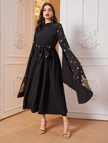 Al Najma 燙金和植物圖案開衩袖繫腰帶連衣裙 - 黑色 - 查看 4