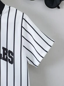 小男童條紋和字母圖案棒球領襯衫和短褲