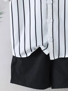 小男童條紋和字母圖案棒球領襯衫和短褲