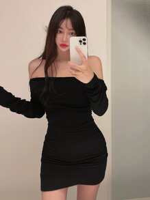 DAZY Đầm ôm body Bardot trơn, Đầm ngắn hở vai - màu đen - Xem 4