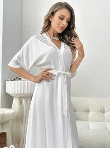 Bata con cinturón con encaje en contraste de manga murciélago - Blanco - Ver 5