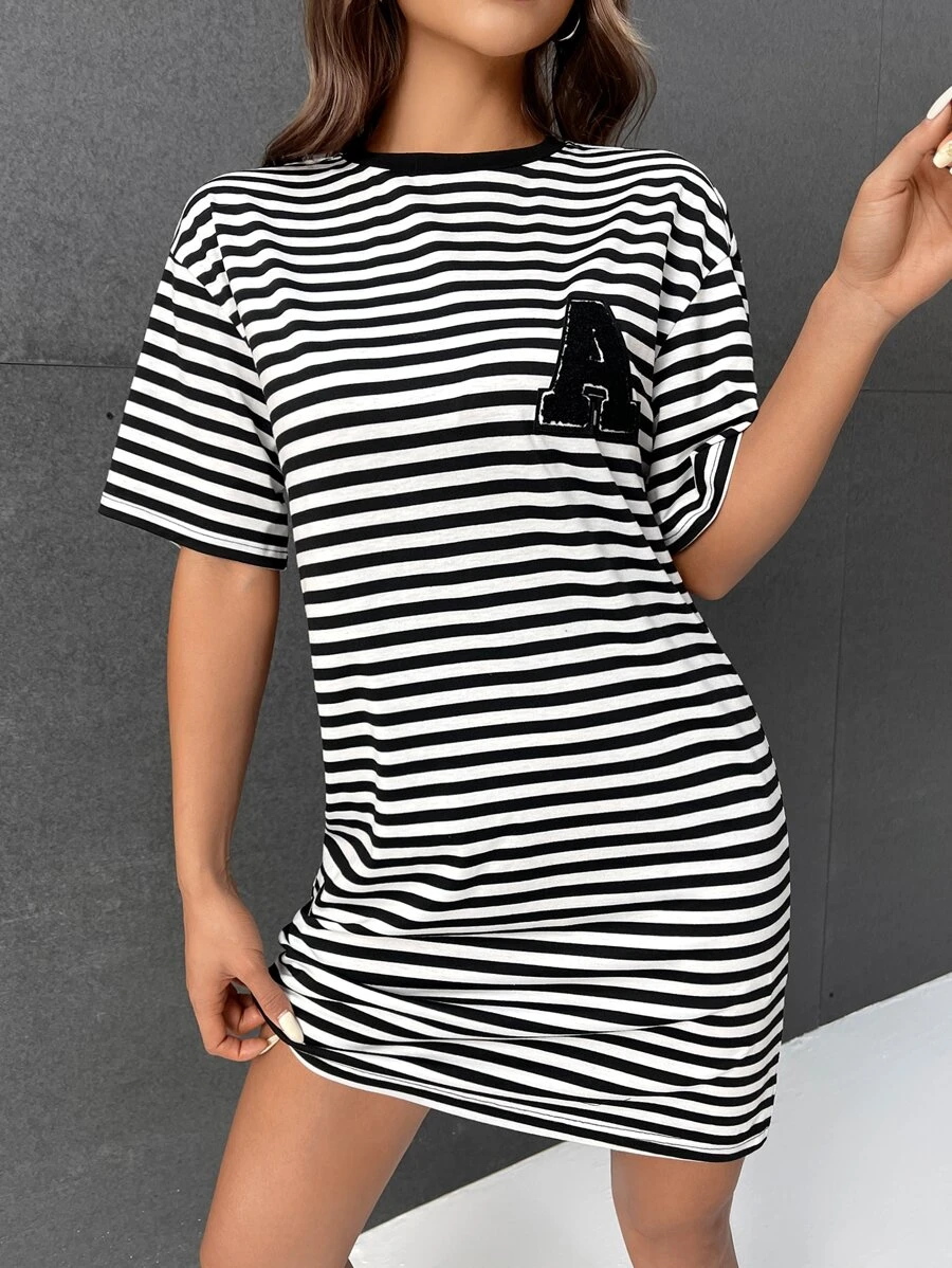 SHEIN EZwear 字母貼布條紋印花落肩T恤連衣裙 - 黑與白 - 查看 1