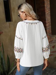 SHEIN VCAY Blusa con bordado floral de cuello de muesca - Blanco - Ver 2