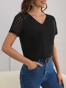SHEIN Frenchy V領蕾絲拼接後紐扣T恤 - 黑色 - 查看 4