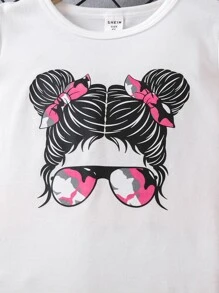 Ensemble de 2 pièces comprenant un t-shirt blanc à col rond avec impression de jeune fille amusante et adorable, et un pantalon de travail camouflage rose. Adapté pour l'été, les activités extérieures et diverses occasions. Mignon et confortable à porter.