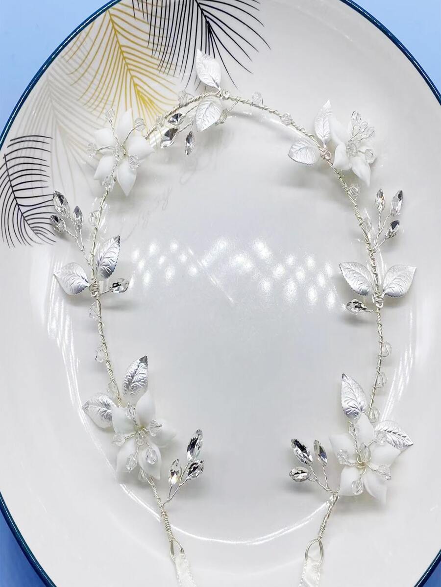 花和人造珍珠裝飾新娘髮帶