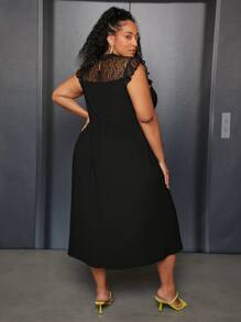 SHEIN CURVE+ Plus Contrast Lace Keyhole Back Dress - Black - View 2