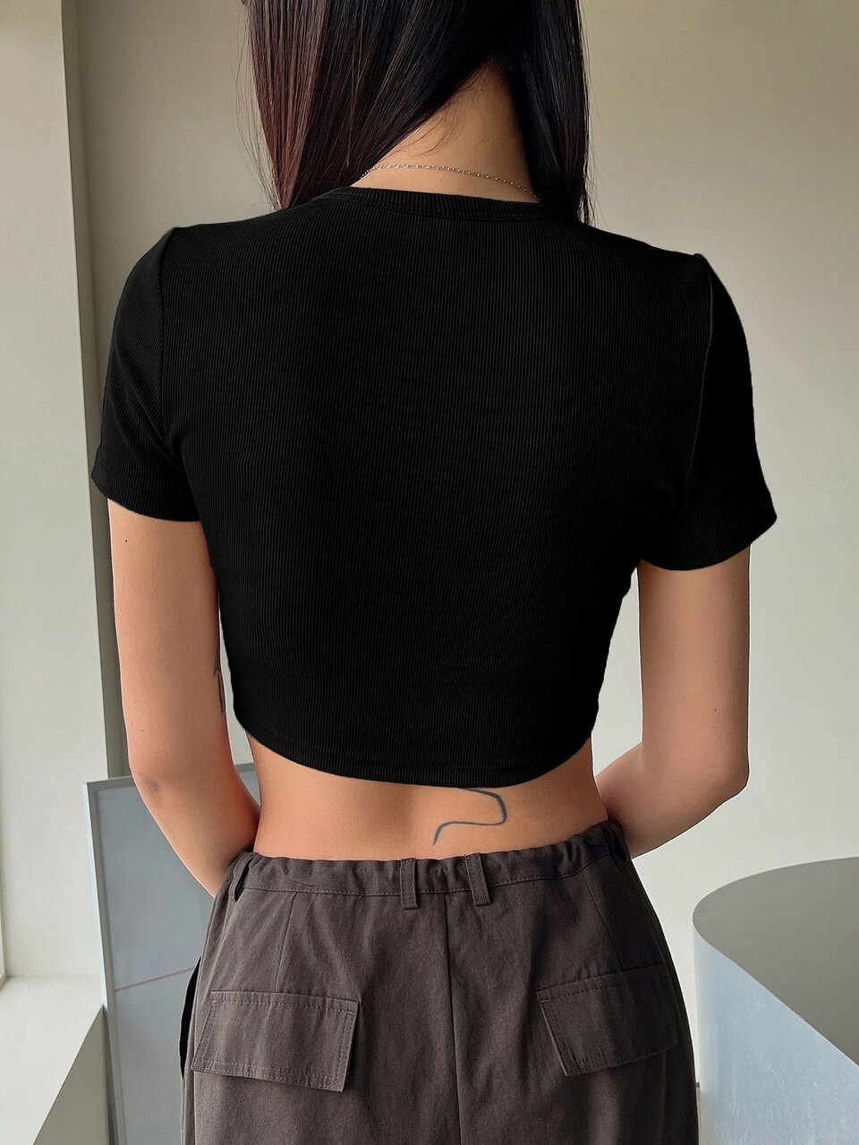 Letter & Floral Print Notched Neck Hanky Hem Crop Tee