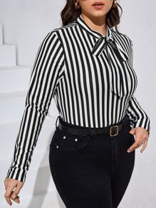 SHEIN Privé 大碼條紋印花繫帶領T恤 - 黑與白 - 查看 3
