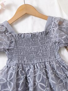 SHEIN 年輕女孩公主泡泡袖連身裙，帶有 3d 蝴蝶結和光滑緞面面料，適合演出、婚禮、晚會、生日派對 - 灰色 - 查看 4