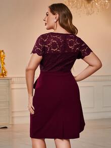 CurvySweet Plus rochie contrastanta cu volane din dantela - Burgundia - Vizualizare 2