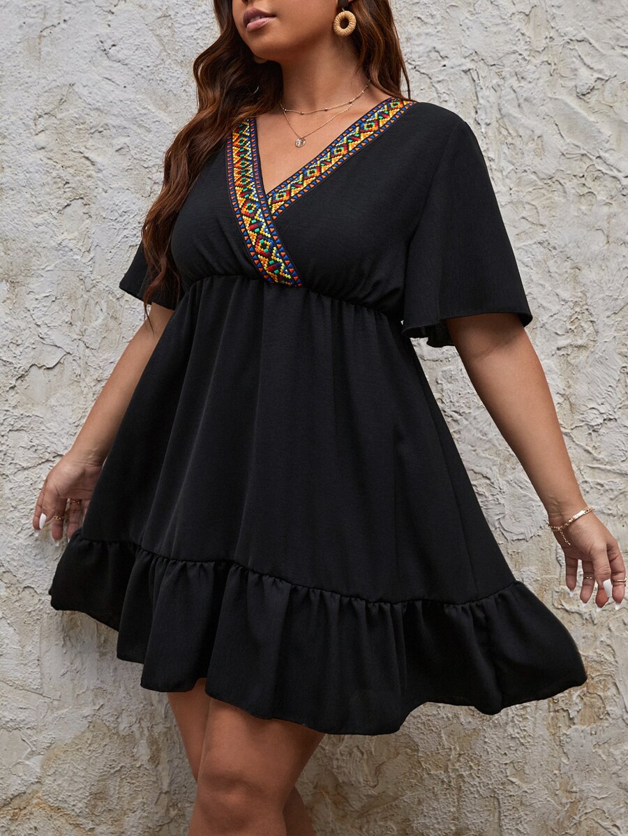 SHEIN VCAY Plus Contrast Geo Tape Batwing Sleeve Ruffle Hem Dress - Black - View 1