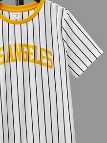 SHEIN 男孩條紋和字母圖案T恤