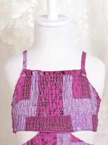 小女童佩斯利印花打褶腰部鏤空吊帶洋裝