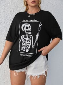 CovetEZ Plus Skeleton & Slogan Áo thun trễ vai có đồ họa, chết bên trong nhưng chứa caffein - màu đen - Xem 3