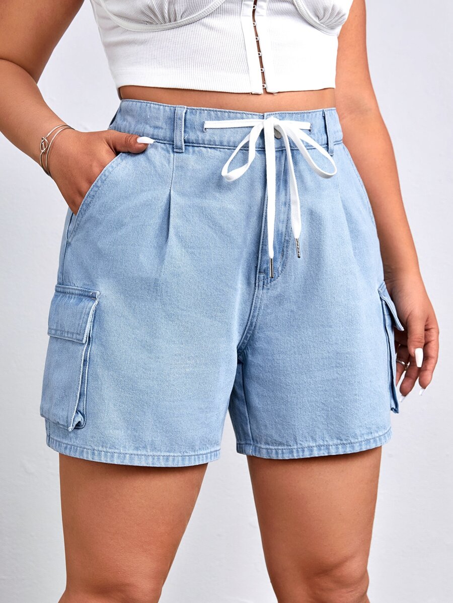 SHEIN EZwear 大碼腰部抽繩翻蓋口袋牛仔短褲 - 淺色水洗藍 - 查看 1