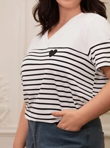 SHEIN Frenchy Camiseta de hombros caídos con estampado de rayas y corazón - Blanco y Negro - Ver 5