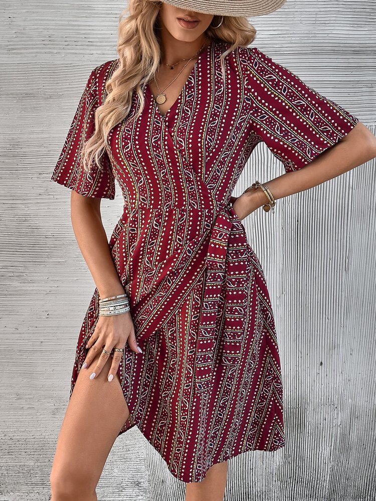 SHEIN VCAY 滿版印花前圍裹連衣裙 - 紅色 - 查看 1