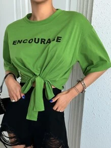 DAZY 字母圖案前打結落肩袖短款T恤 - 綠色 - 查看 1