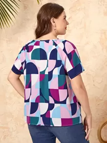 EMERY ROSE Plus Geo Print Keyhole Neckline Batwing Sleeve Top For Summer - Multicolor - View 2