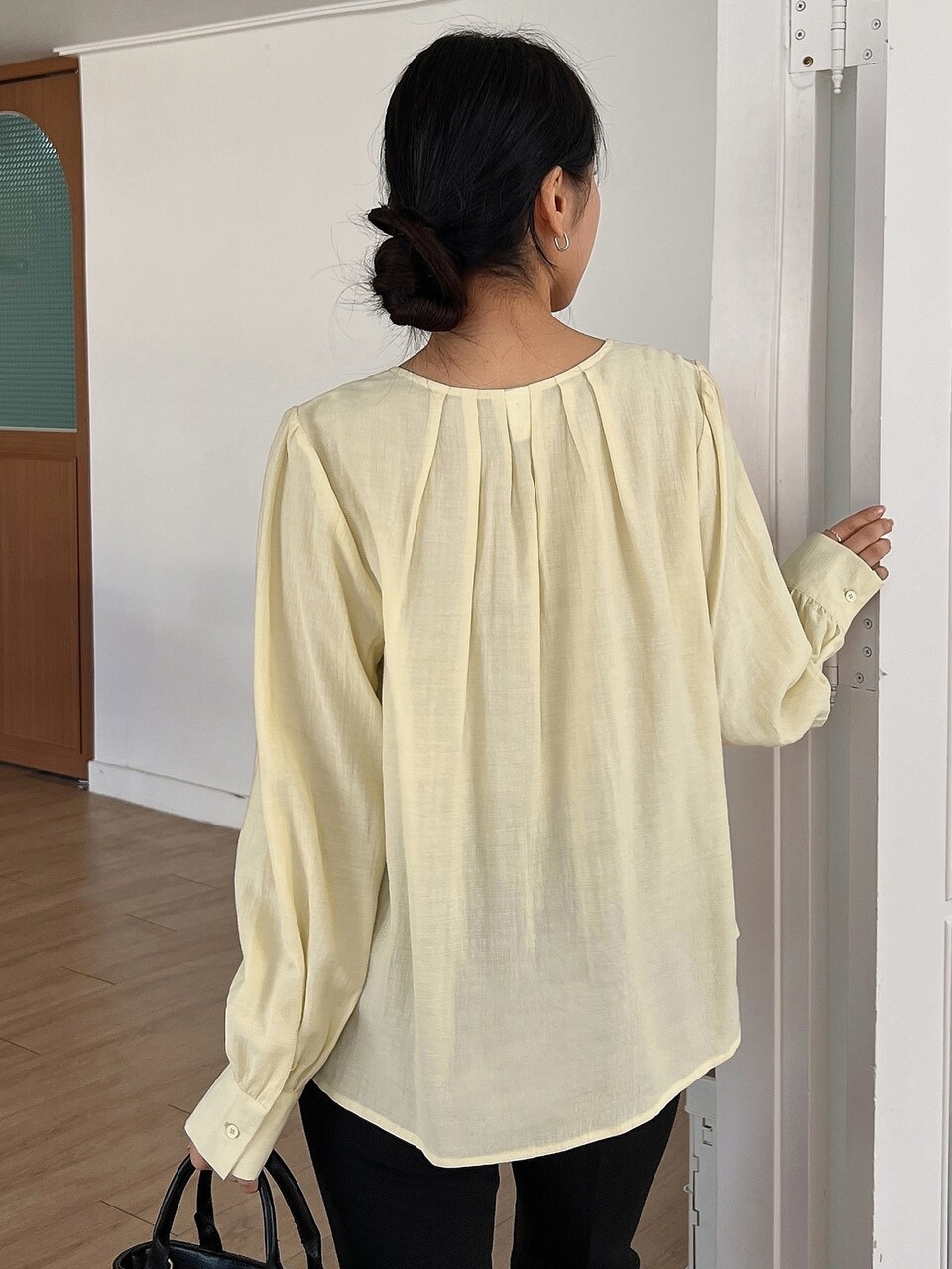 Keyhole Neckline Plicated Detail Blouse