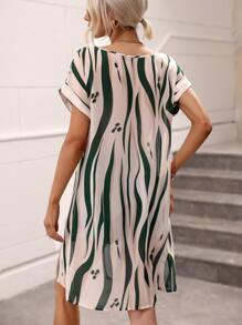 SHEIN LUNE 圖案印花蝙蝠袖下擺開叉襯衫 - 杏色 - 查看 2