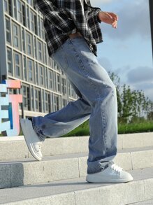 Manfinity Men Slant Pocket Straight Leg Jeans - Light Wash - View 4