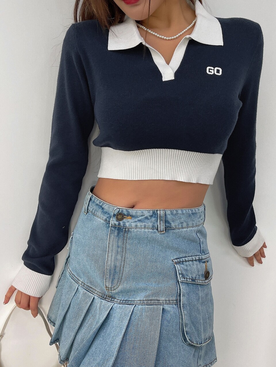 Letter Embroidery Contrast Collar Crop Sweater