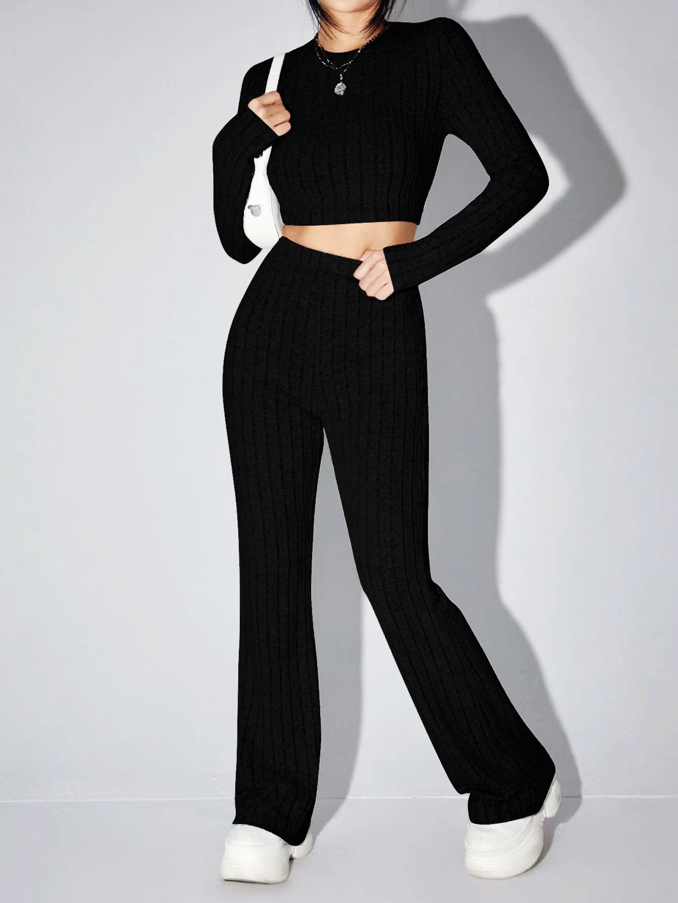 SHEIN EZwear Camiseta corta unicolor & Pantalones acampanados - Negro - Ver 1