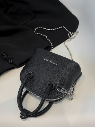 Bolso domo mini con diseño de letra con cadena