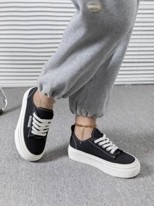 女款時尚黑色帆布休閒鞋，配輕量防滑平底鞋底，圓頭設計，鞋帶式閉合，適用於戶外活動，適用於春夏季節。 - 黑色 - 查看 4