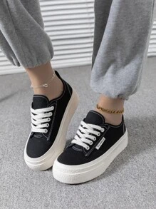 女款時尚黑色帆布休閒鞋，配輕量防滑平底鞋底，圓頭設計，鞋帶式閉合，適用於戶外活動，適用於春夏季節。 - 黑色 - 查看 5