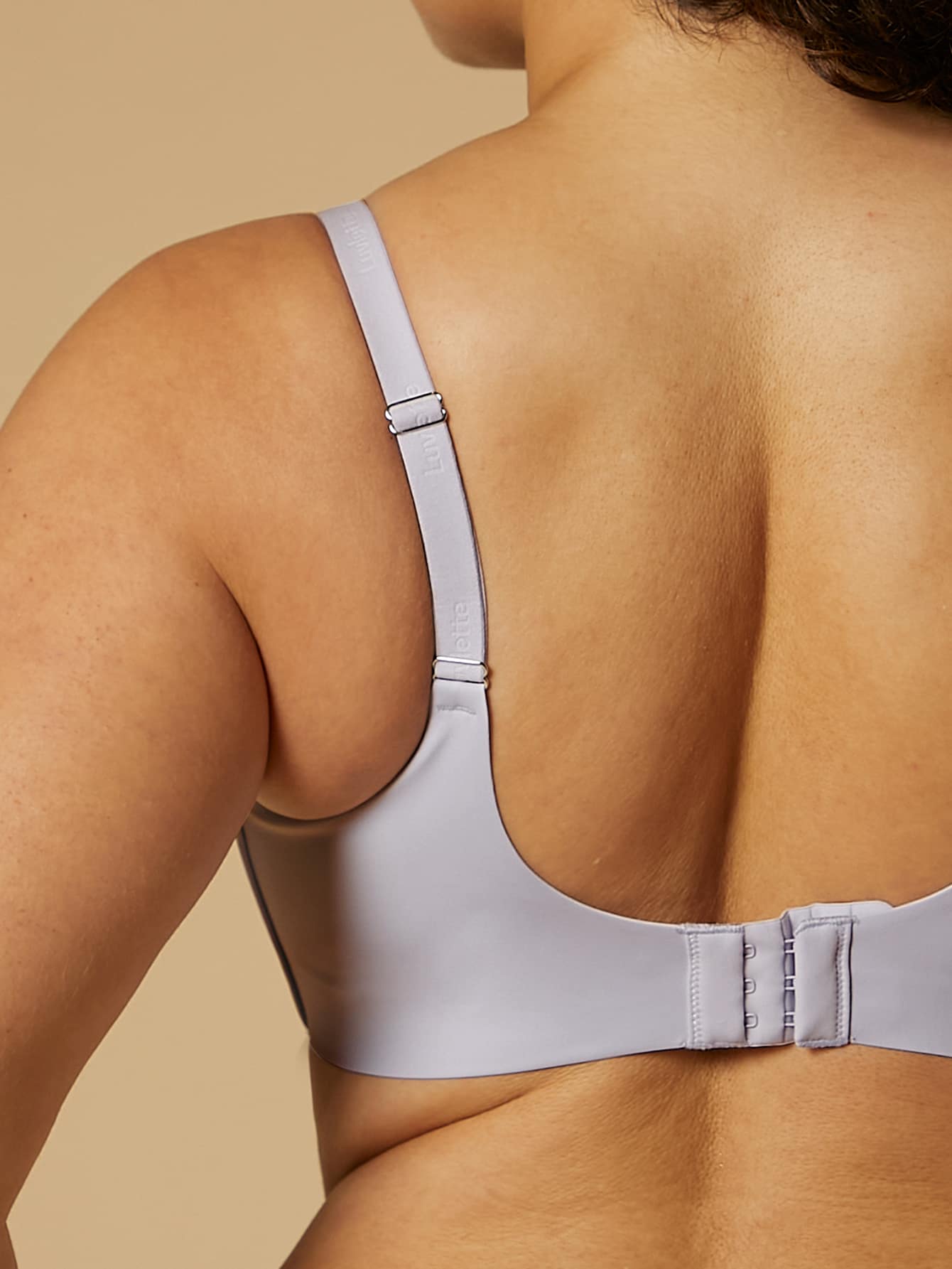 Soutien-gorge T-shirt sans armatures en silicone sans coutures, effet push-up sans fil