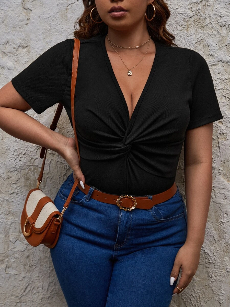 SHEIN Frenchy 大碼前扭結深V領T恤 - 黑色 - 查看 1