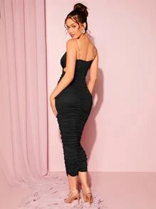 SHEIN BAE 鏤空前收褶水鑽帶吊帶連衣裙 - 黑色 - 查看 2