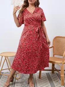 SHEIN Holidaya 大碼滿版印花蝴蝶袖腰帶圍裹式連衣裙 - 紅色 - 查看 4