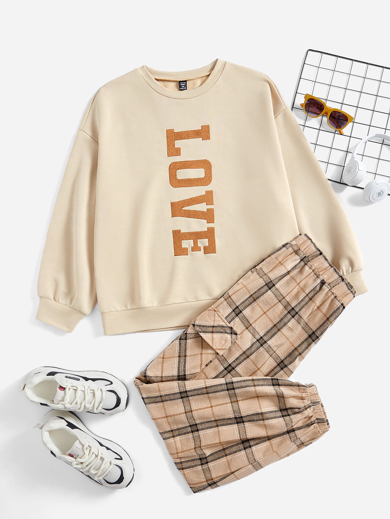 SHEIN EZwear Sudadera con estampado de letra de hombros caídos & Pantalones de cuadros con bolsillo lateral - Multicolor - Ver 1