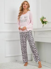 Conjunto de pijama con estampado de leopardo y slogan
