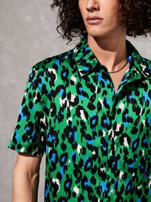 Manfinity RebelGame 1pc Leopard Print Satin Shirt