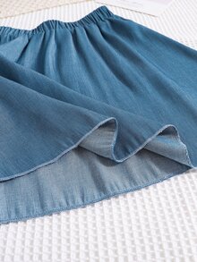 女孩印花荷葉邊上衣和腰帶半身裙