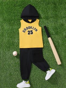 小男童字母圖案連帽背心上衣和褲子