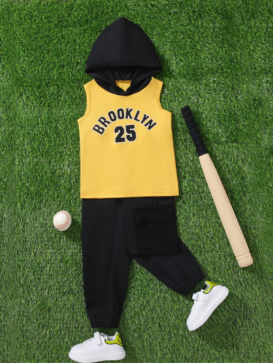 小男童字母圖案連帽背心上衣和褲子