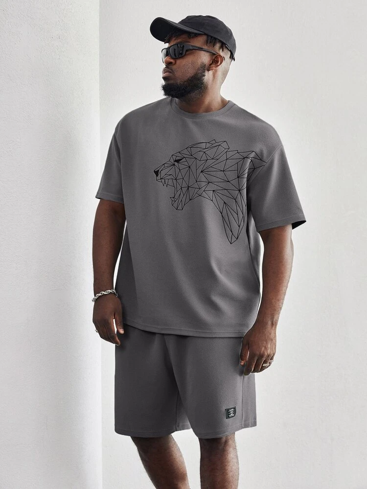 Men Plus Lion Print Tee & Letter Patched Shorts