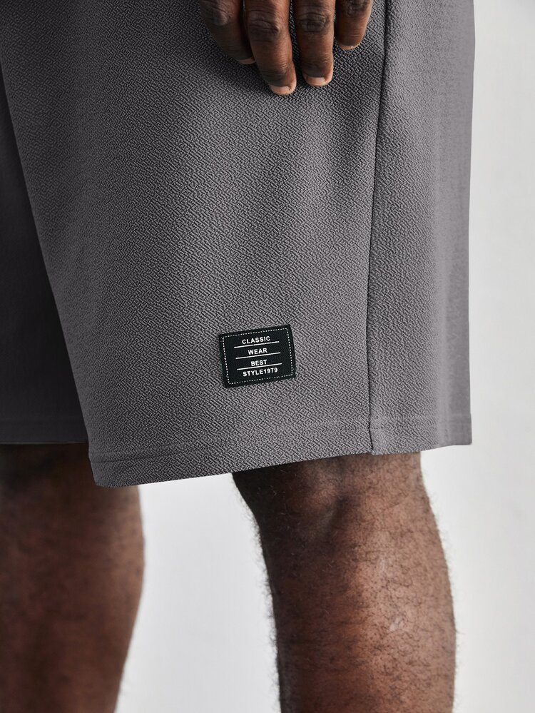 Men Plus Lion Print Tee & Letter Patched Shorts