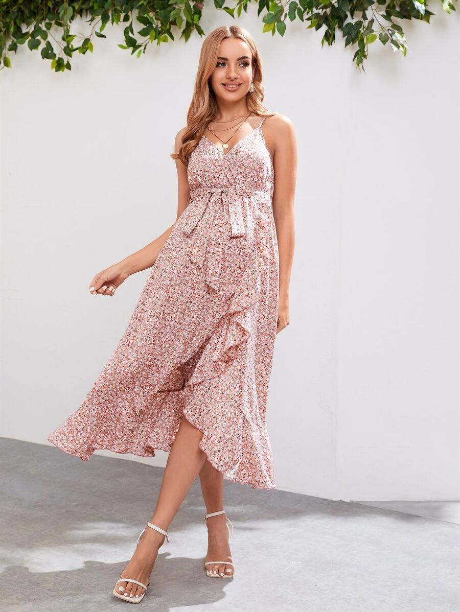 SHEIN Maternidad Vestido de tirantes con estampado floral bajo con fruncido con cinturón - Multicolor - Ver 1