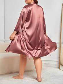 大碼緞面吊帶睡裙和附腰帶睡袍