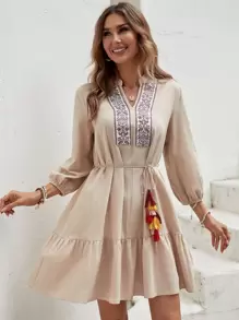 SHEIN LUNE Vestido con cinturón con bordado floral bajo con fruncido - Albaricoque - Ver 1