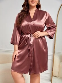 大碼緞面吊帶睡裙和附腰帶睡袍